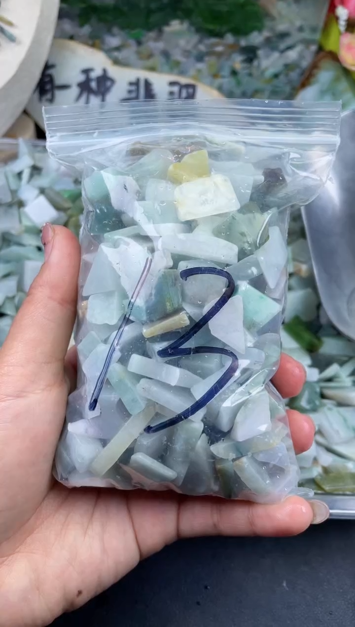 【闪购商品】翡翠颈饰未镶嵌天然翡翠边角小号500克13