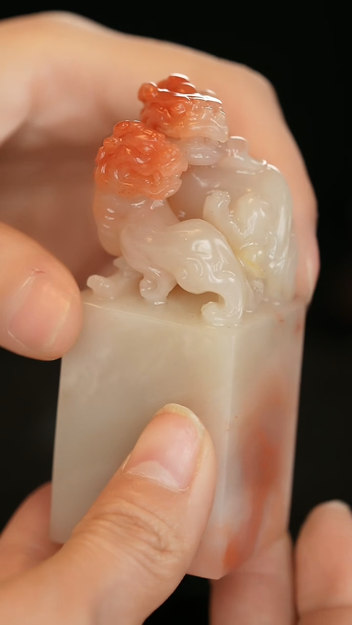 【闪购商品】寿山石俏色巧雕鸿运当头双瑞兽-郑献祺