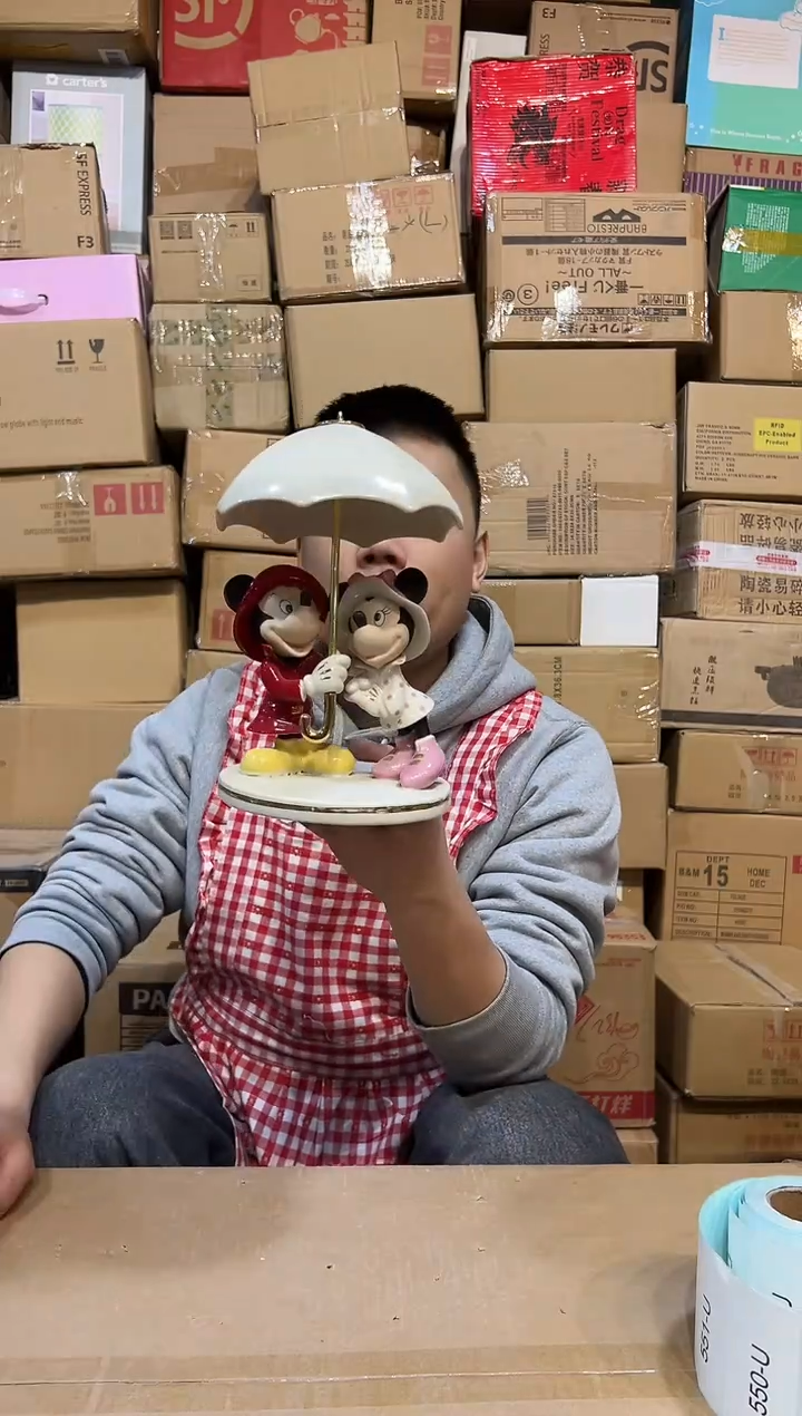 【闪购商品】杯米奇米妮打伞摆件