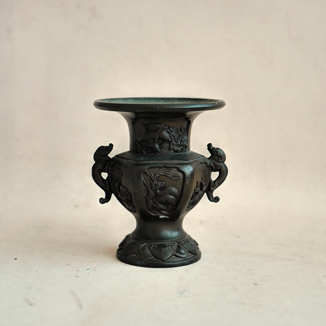 文华开物第75期拍品 6 清代 铜制飞禽走兽纹瓶