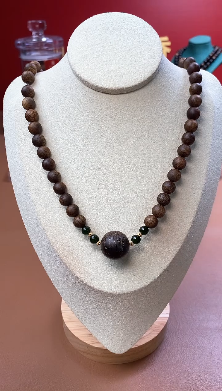 手串沉香芽庄回流白棋08+镶嵌沉香木雕刻顶珠