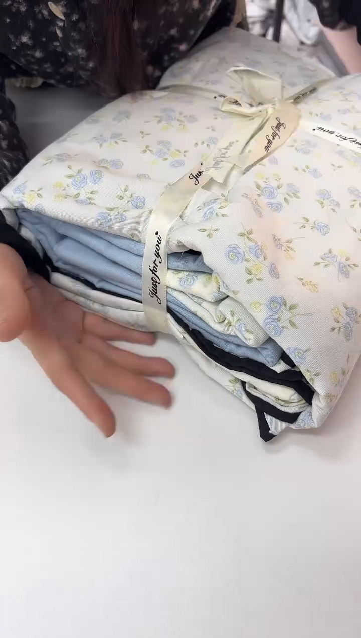 聚酯纤维蓝色碎花双层纱四件套2米