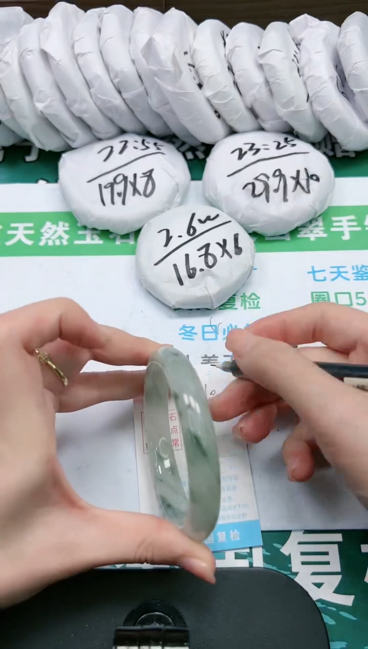 【闪购商品】石英质玉手镯未镶嵌K210-63