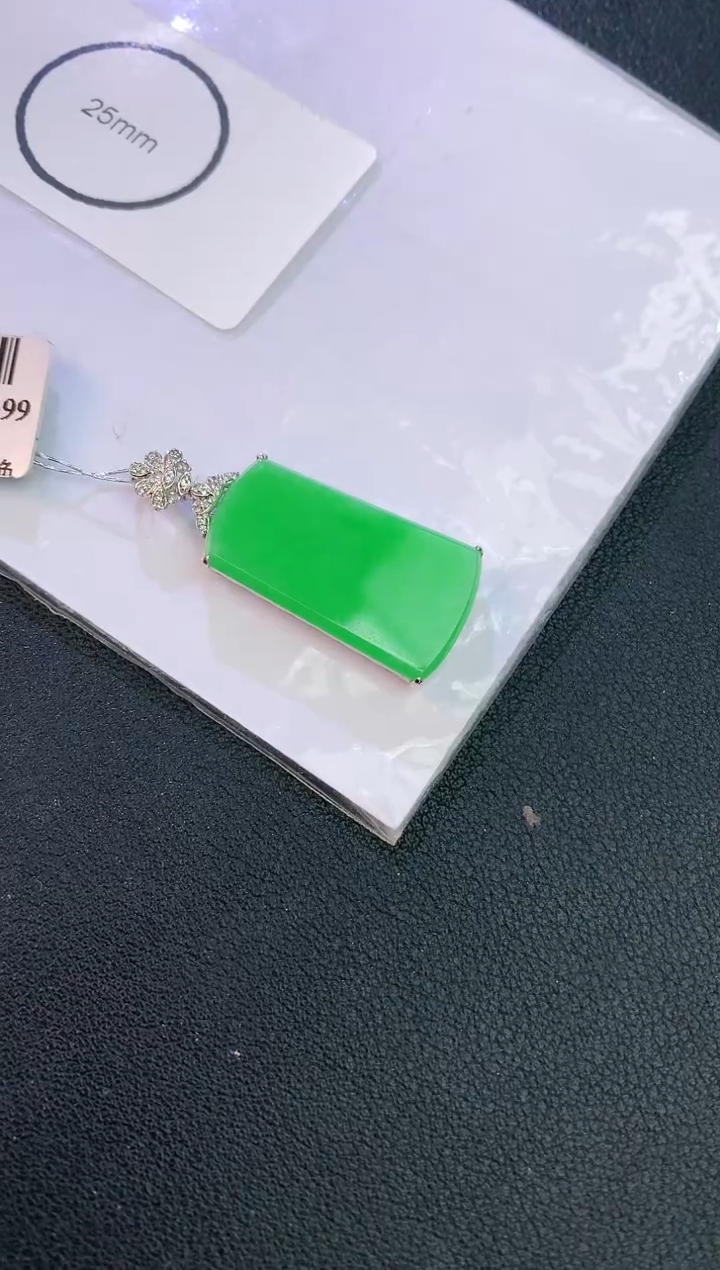 翡翠18K金镶嵌颈饰赠礼盒证书 麦麦