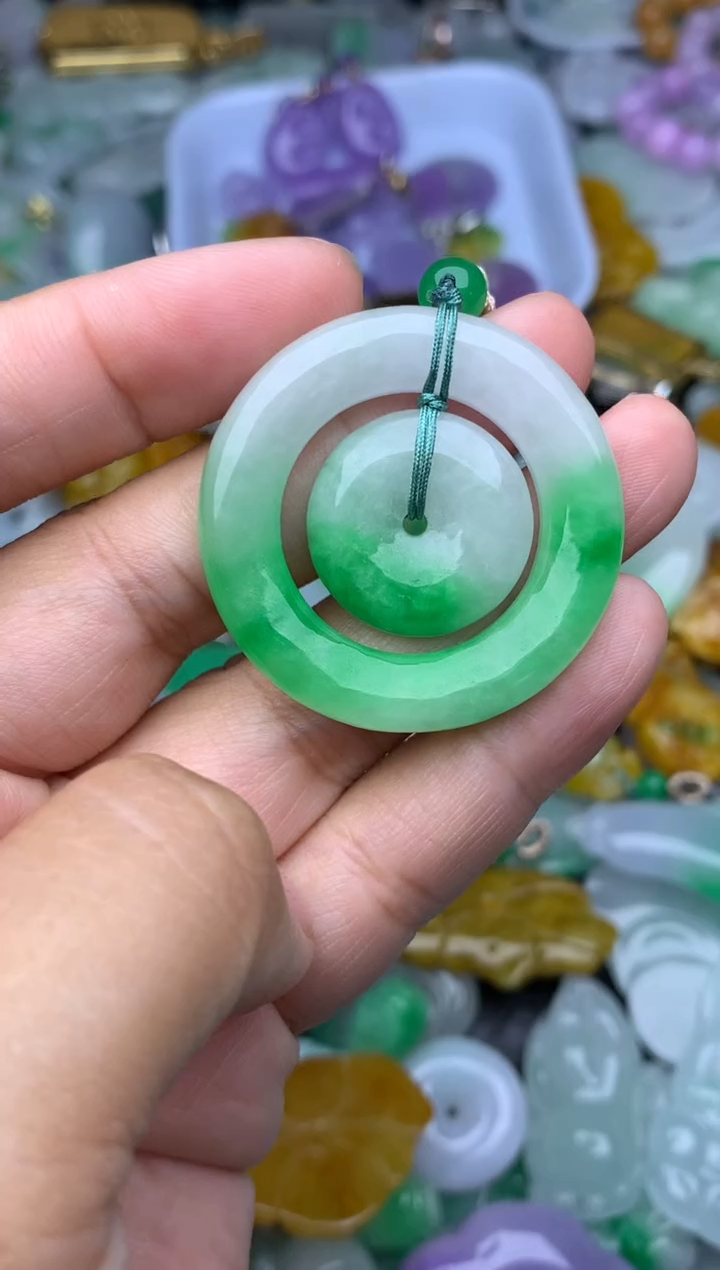 颈饰未镶嵌翡翠天然缅甸翡翠吊坠