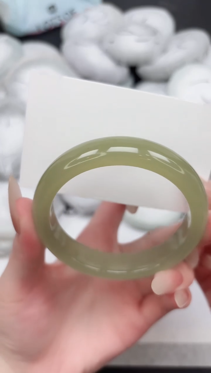 未镶嵌手镯石英质玉68-60.4