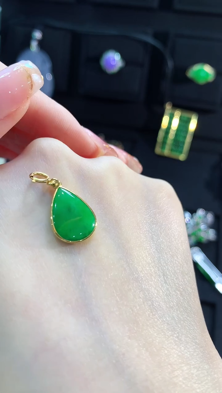 【闪购商品】翡翠颈饰18K金镶嵌吊坠