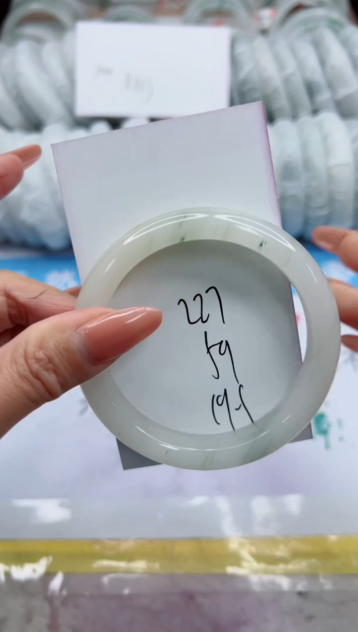 【闪购商品】石英质玉未镶嵌手镯227