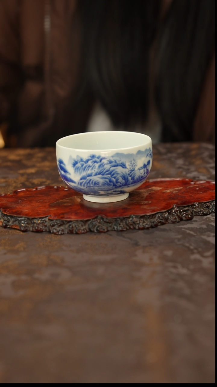青花手绘山水主人杯