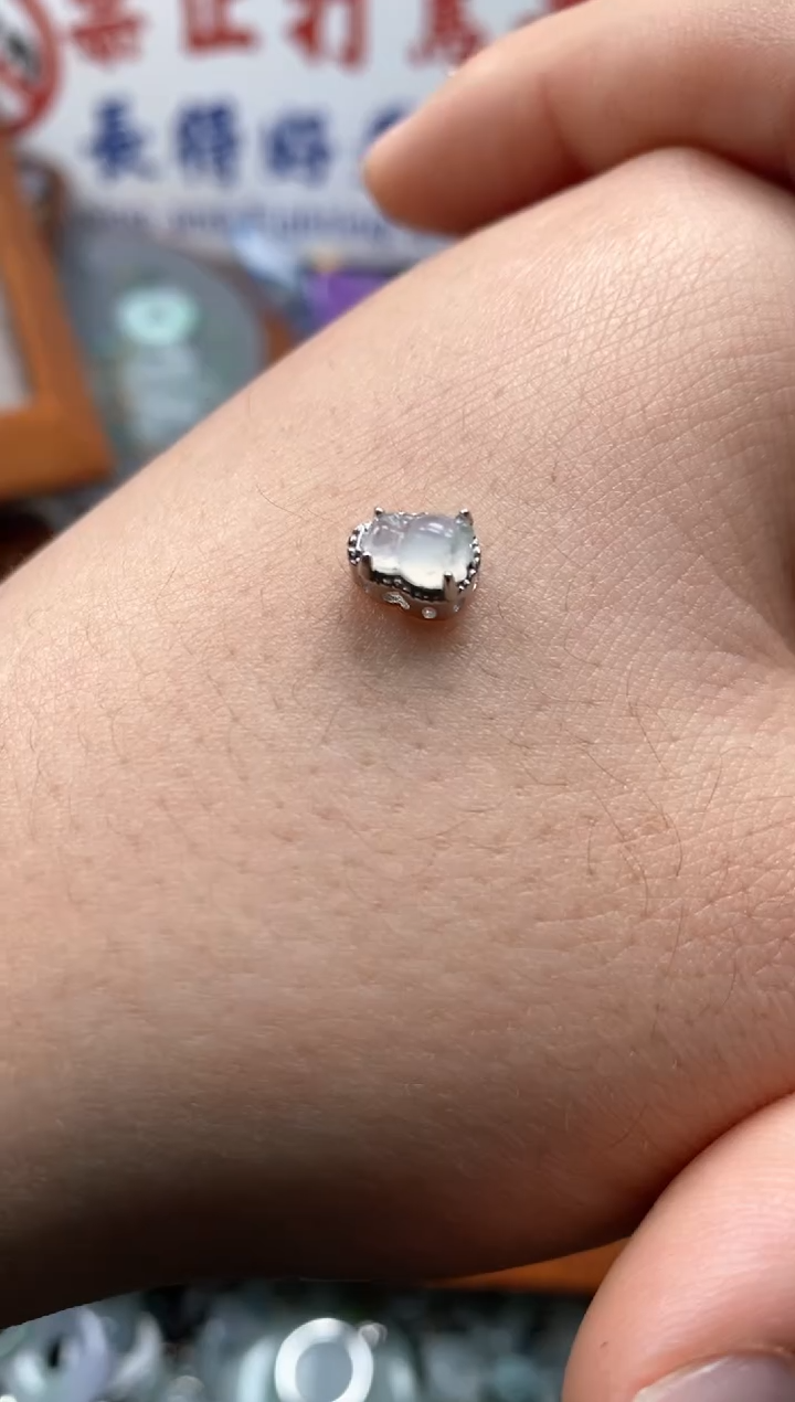 【闪购商品】翡翠颈饰未镶嵌哥哥