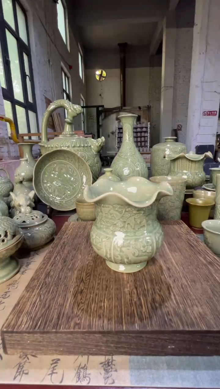 耀州窑花口股腹尊