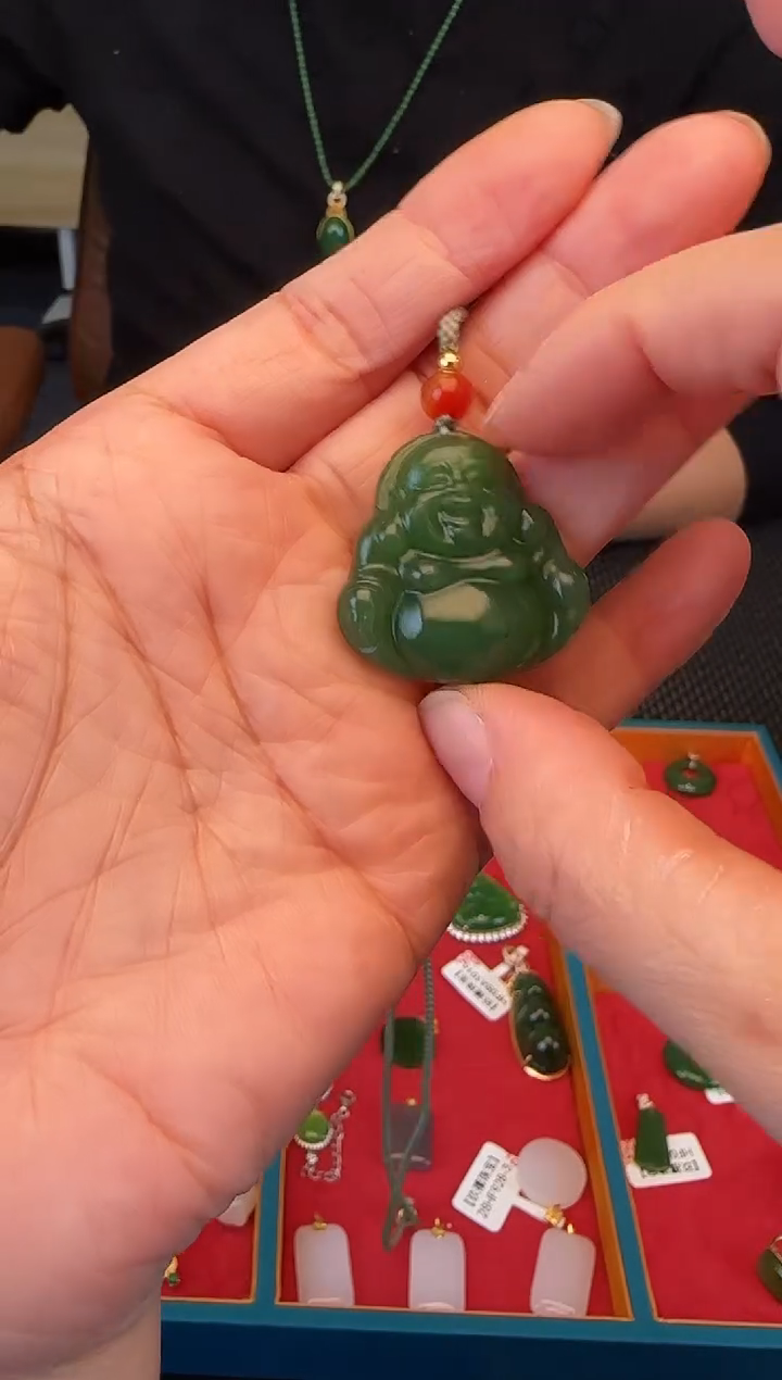 颈饰未镶嵌和田玉佛公