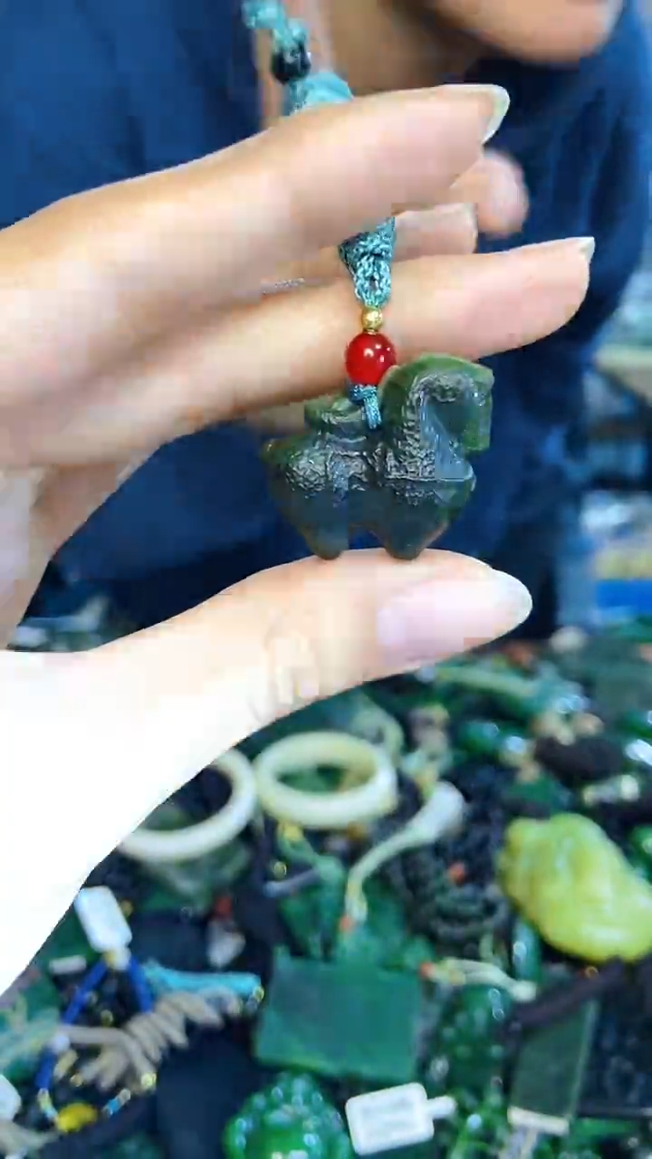 未镶嵌和田玉挂件1