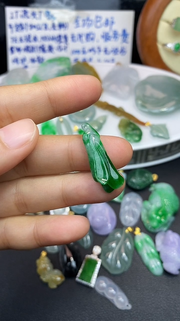 颈饰未镶嵌翡翠吊坠