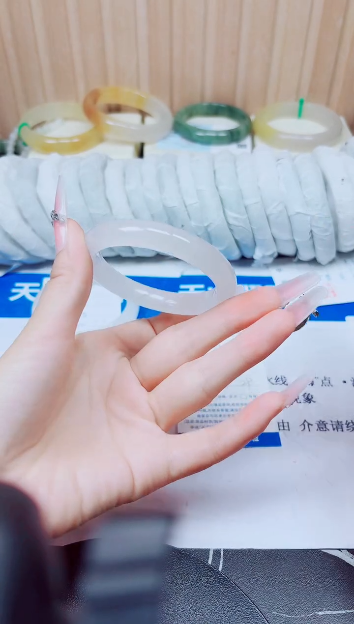 石英质玉手镯未镶嵌134/53.2