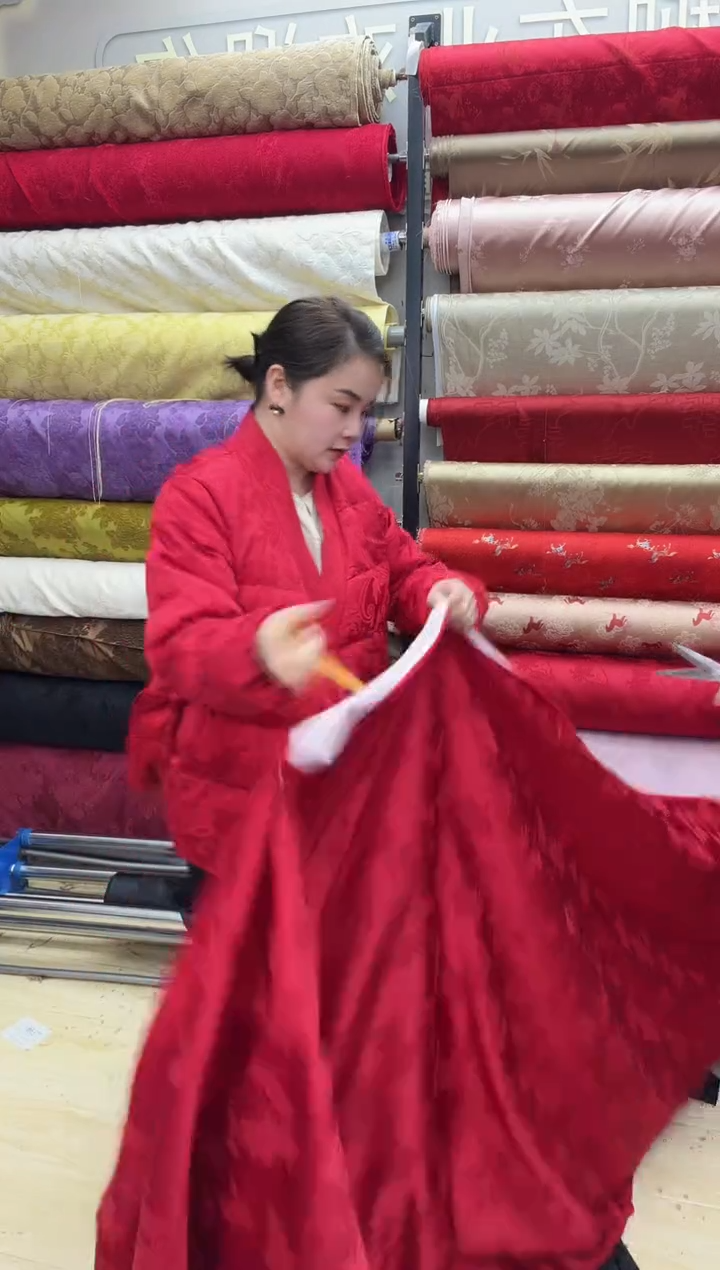 37号红色植物丝浮雕提花  半米价