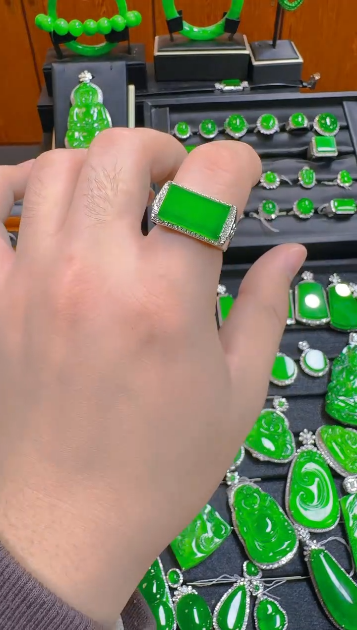 【闪购商品】翡翠戒指银S925镶嵌天然A货翡翠