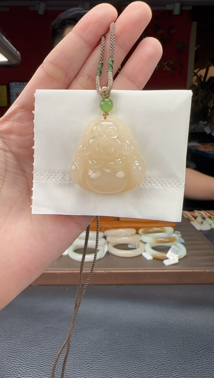 和田玉未镶嵌颈饰藕粉佛公