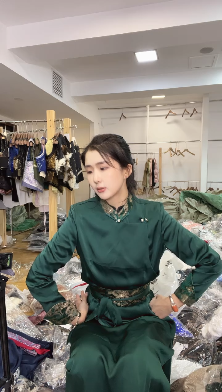 连衣裙       2XL码    130-140斤