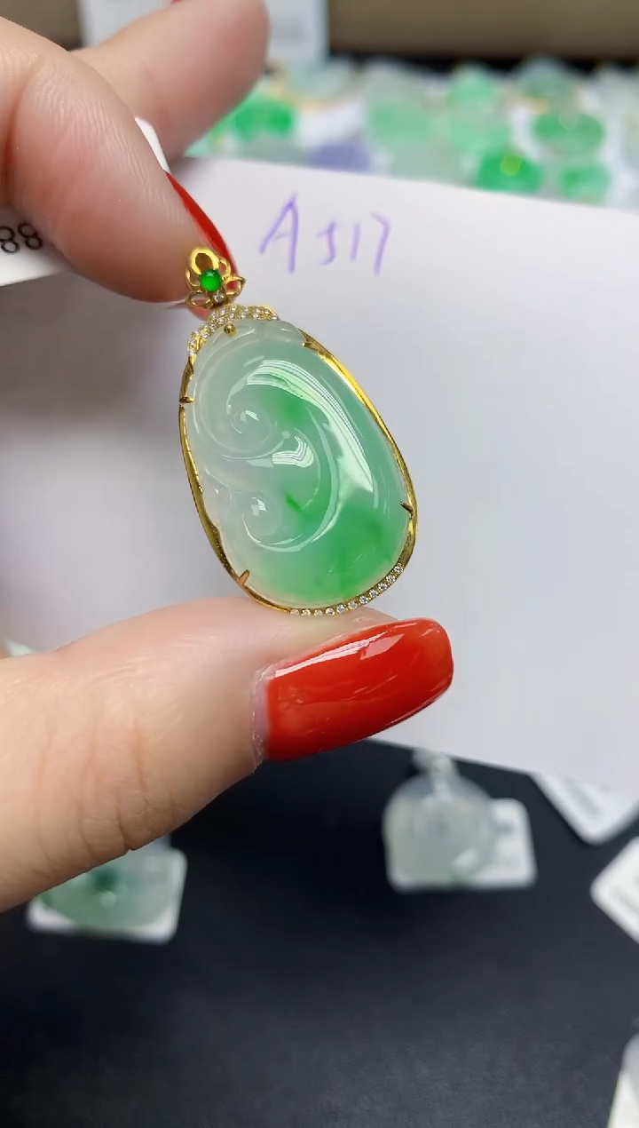 颈饰18K金镶嵌翡翠天然缅甸翡翠A货翡翠百元以上9元证书费自理