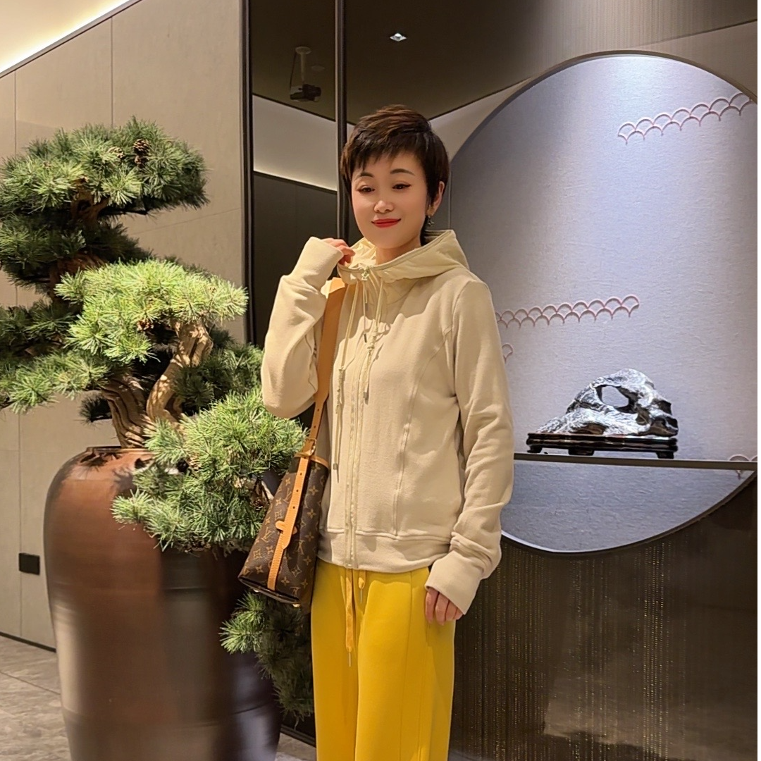 妮子严选“冬季恋人”锁温德绒连帽显瘦帽衫9937