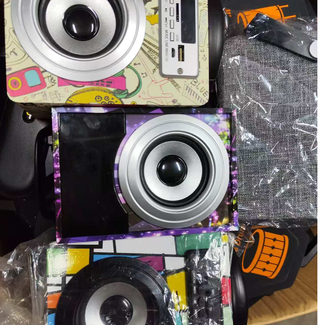 95新  KBQ蓝牙音响，无包装无数据线。颜色款式随机