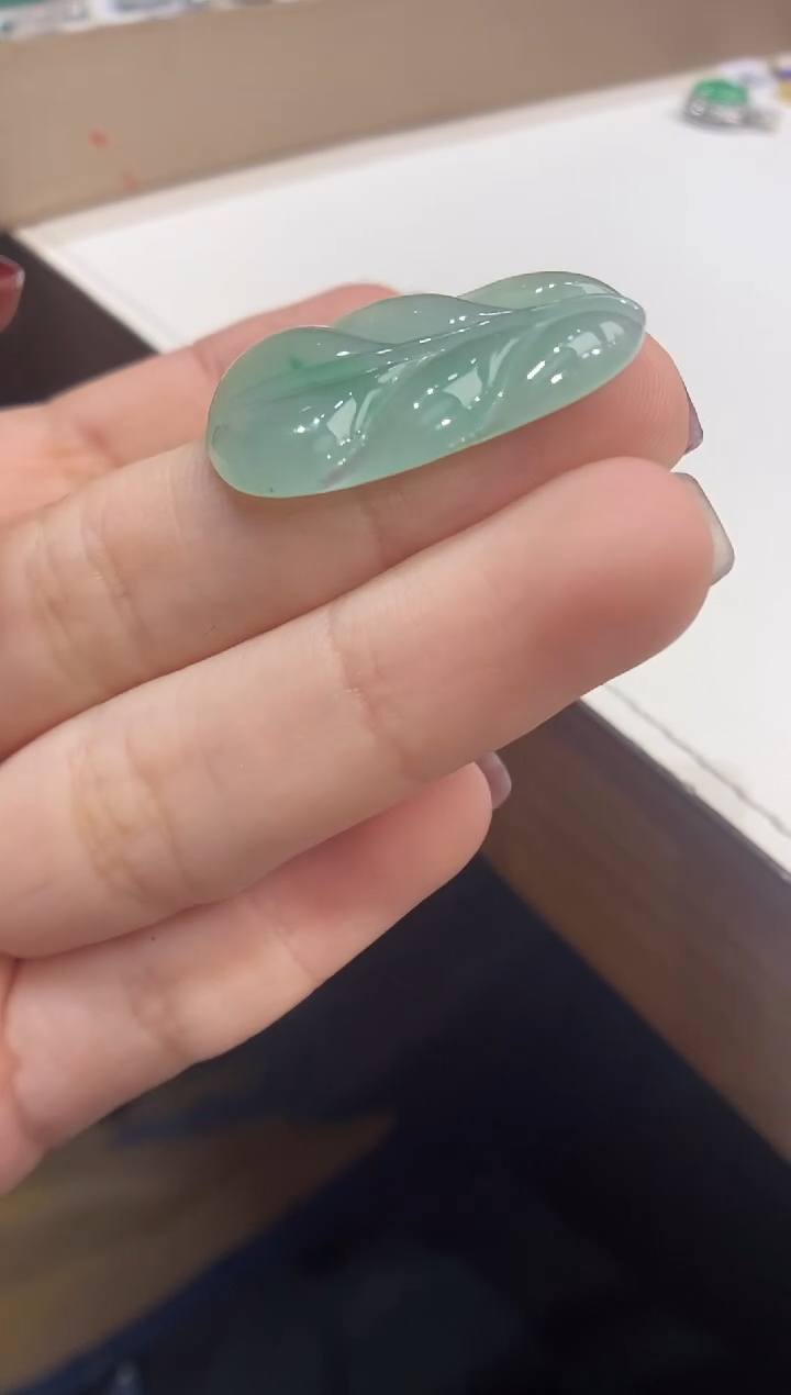【闪购商品】翡翠颈饰未镶嵌叶子