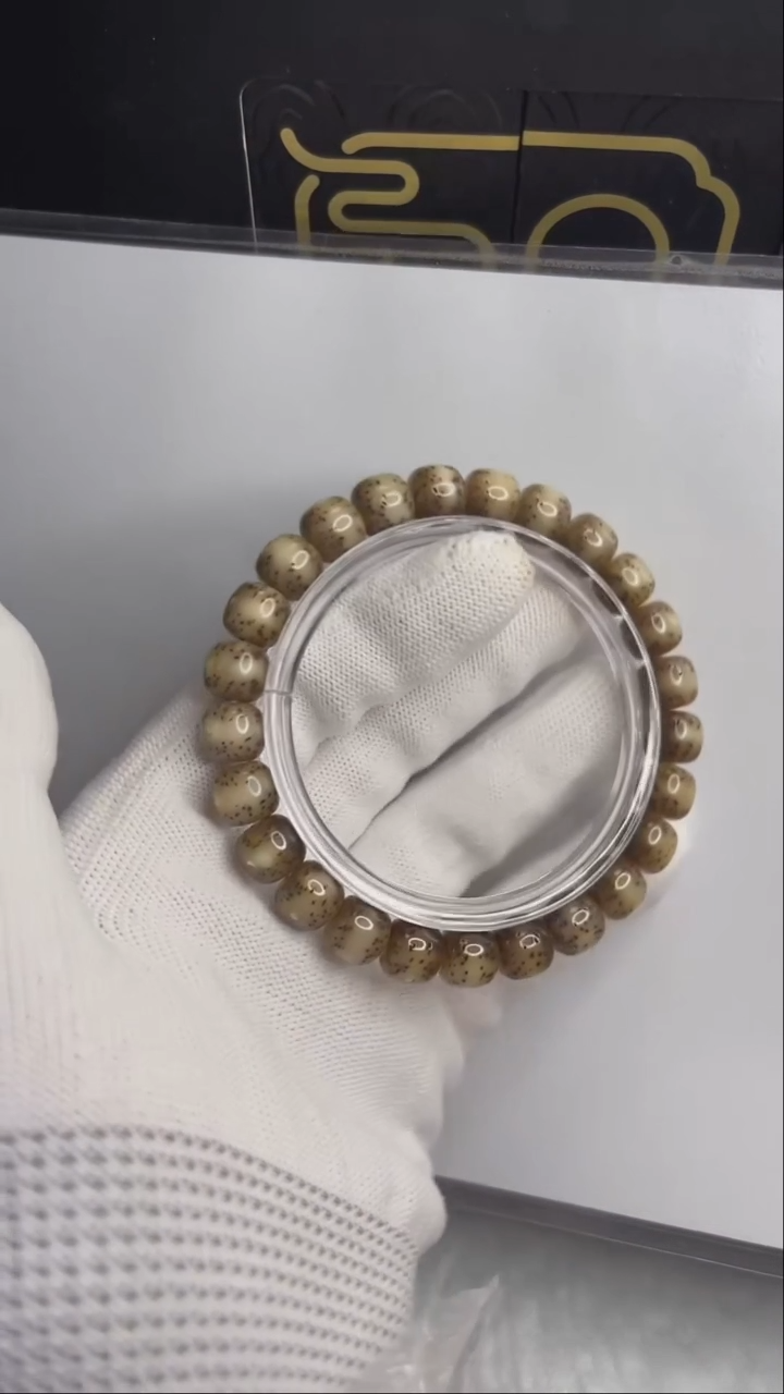 手串星月菩提小驼包9x8.c305