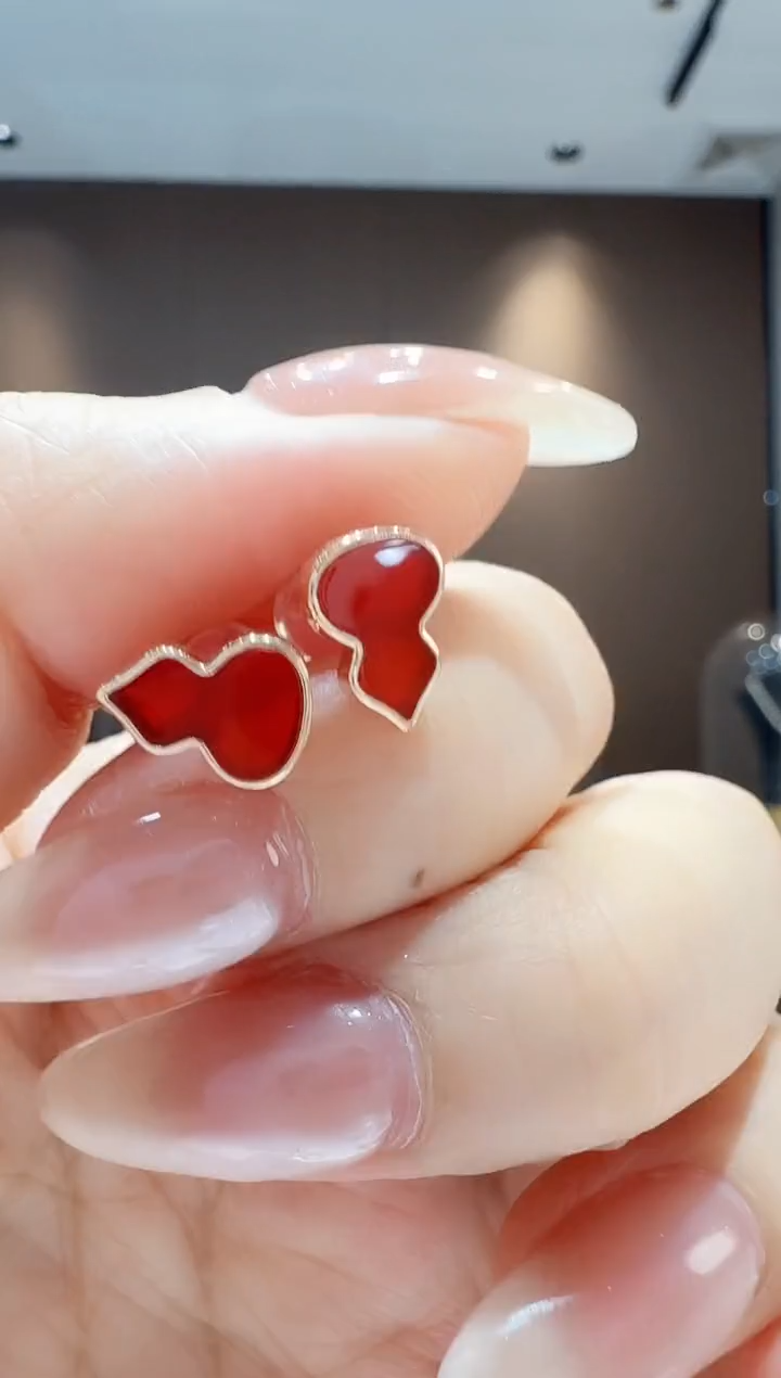 玛瑙/玉髓耳钉18K金镶嵌葫芦耳钉