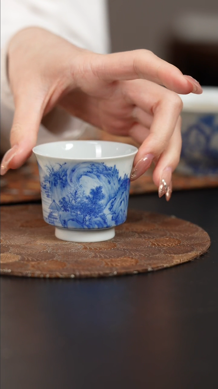 【闪购商品】杯看山柴窑青花山水