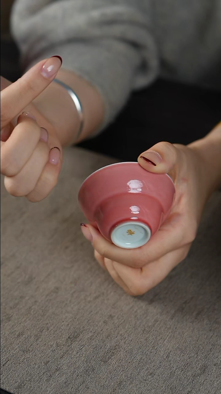 【闪购商品】景德镇色釉折腰葫芦粉色杯