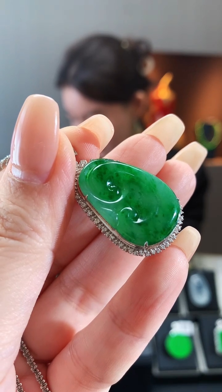 【闪购商品】翡翠吊坠(不含链)18K金镶嵌如意吊坠不含链子