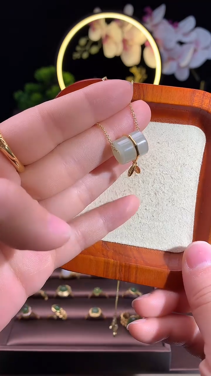 吊坠(赠链)银S925镶嵌和田玉竹节路路通