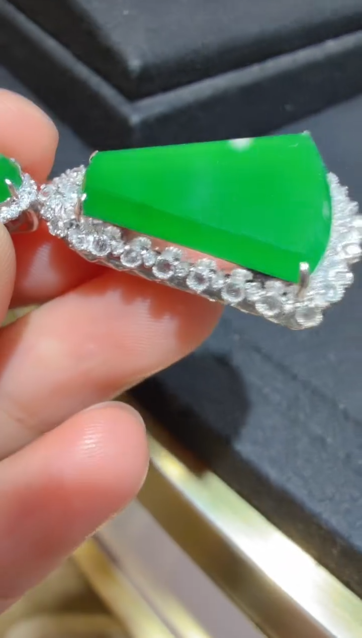 吊坠(不含链)18K金镶嵌翡翠多样性团购发一件