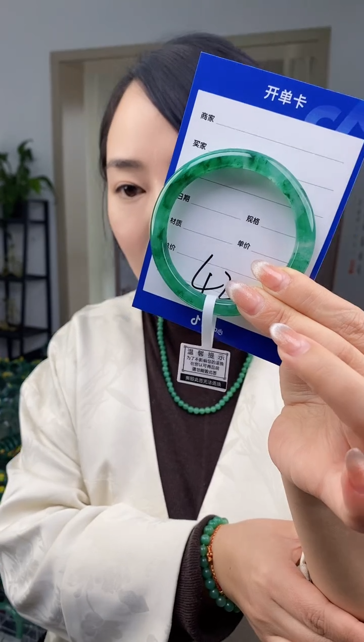 【闪购商品】石英质玉手镯未镶嵌42