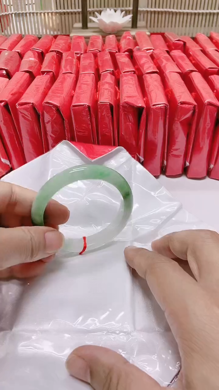 翡翠手镯未镶嵌5拍哪个图片就是发哪个58圈口