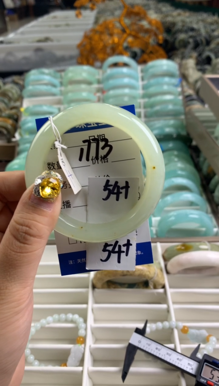 【闪购商品】蛇纹石玉手镯未镶嵌1773