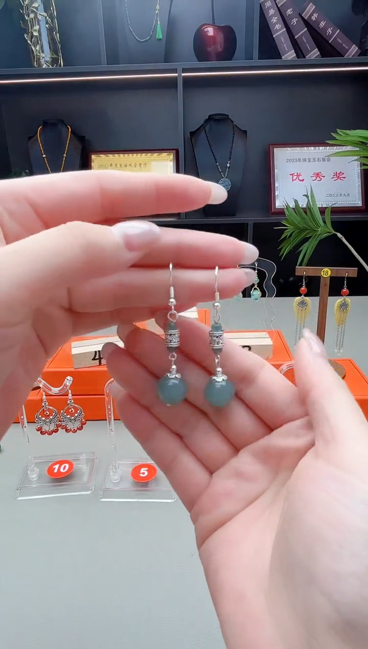 未镶嵌石英质玉（天山翠）耳钉420