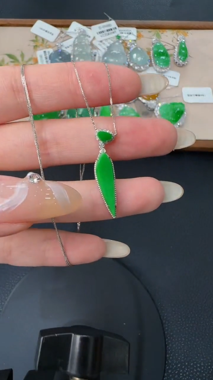 【闪购商品】翡翠颈饰18K金镶嵌套链15