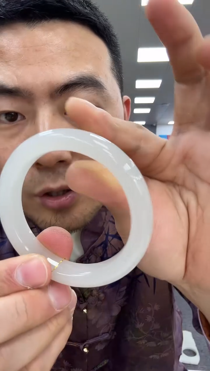 【闪购商品】和田玉手镯未镶嵌55-56  165