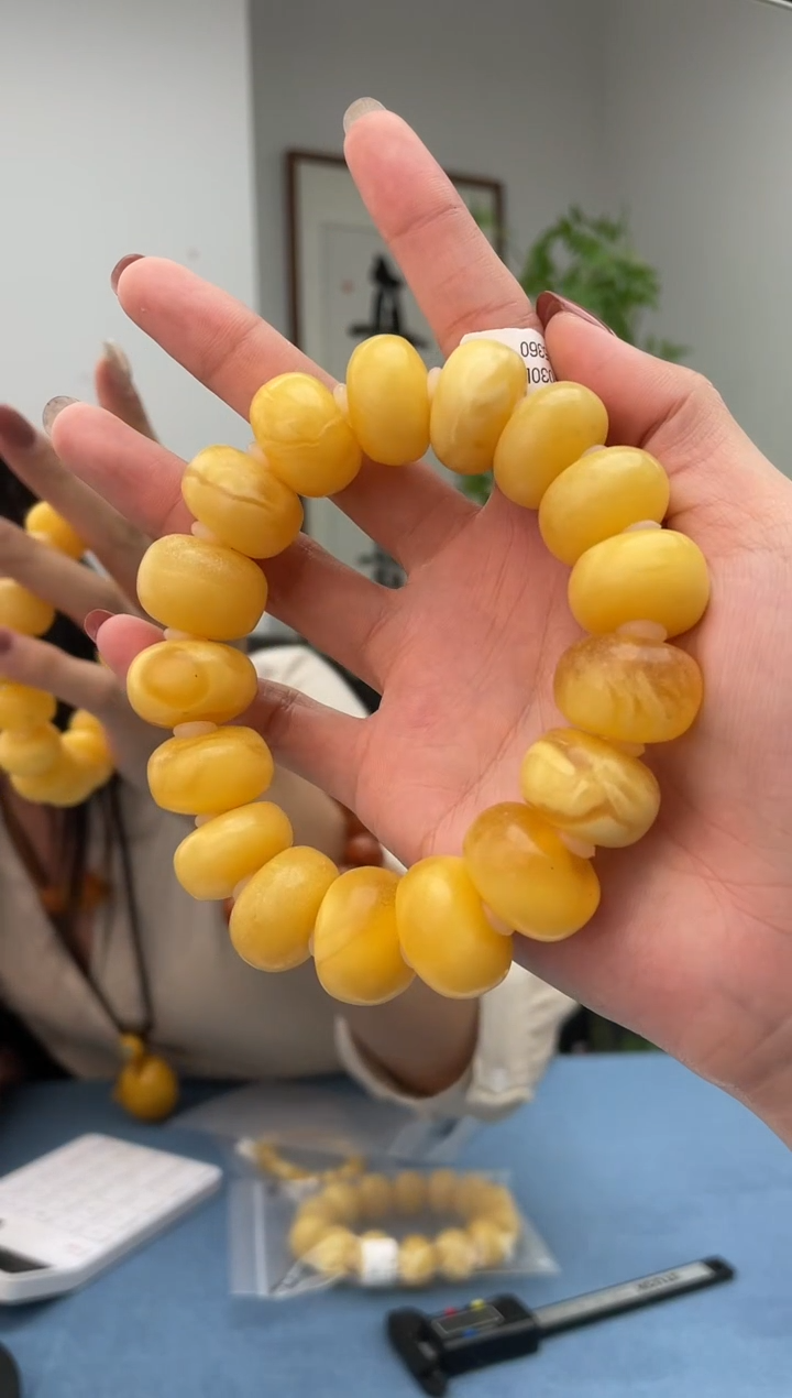 未镶嵌蜜蜡珠宝奇石假一罚十，062.20微瑕多样性发其一