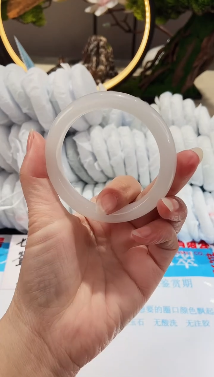 【闪购商品】石英质玉手镯未镶嵌8-57