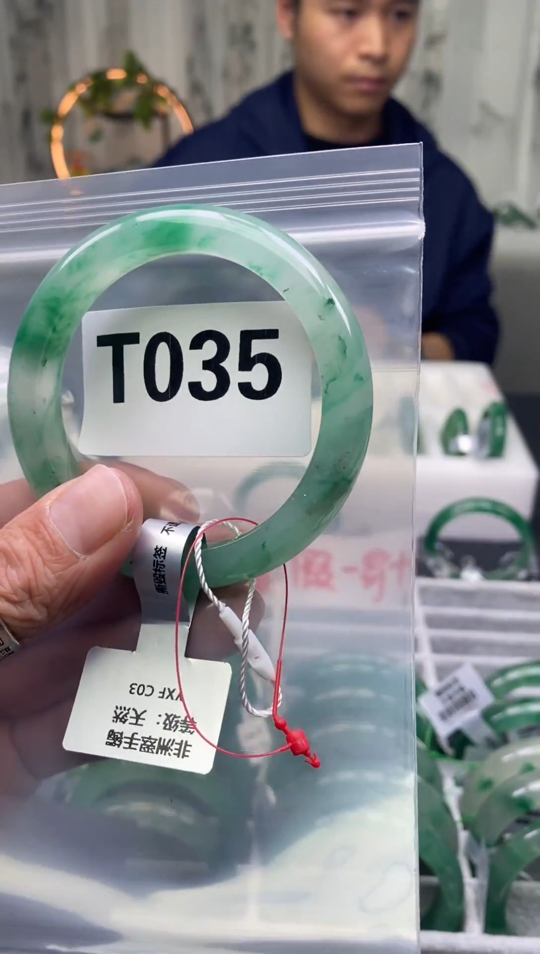 未镶嵌手镯石英质玉（非洲翠）秋*56圈口手镯T035