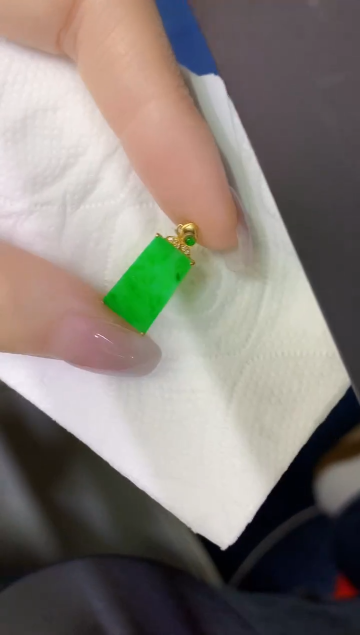 颈饰18K金镶嵌翡翠缅甸天然翡翠A货