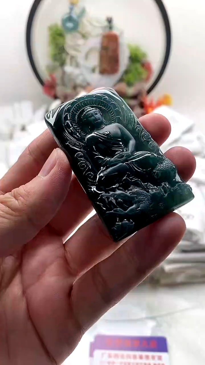 颈饰未镶嵌翡翠大日如来