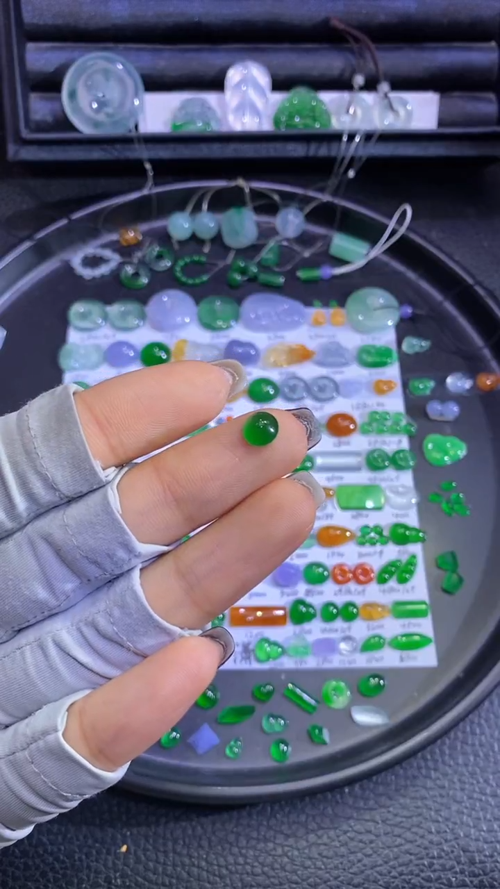 未镶嵌挂件翡翠蛋面