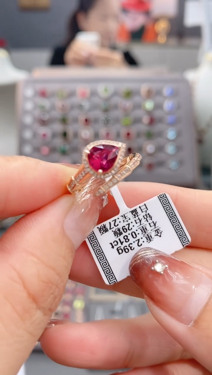 18K金镶嵌戒指碧玺0.81