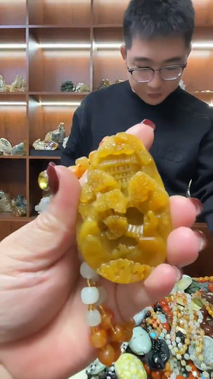 未镶嵌蛇纹石玉吊坠     