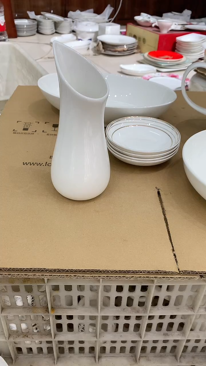 隆达福利款白瓷花瓶