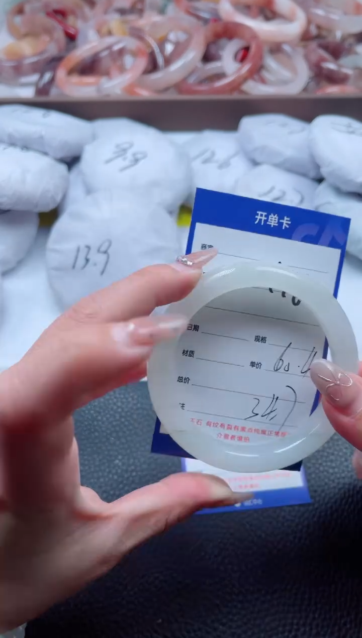 【闪购商品】石英质玉手镯未镶嵌118-60